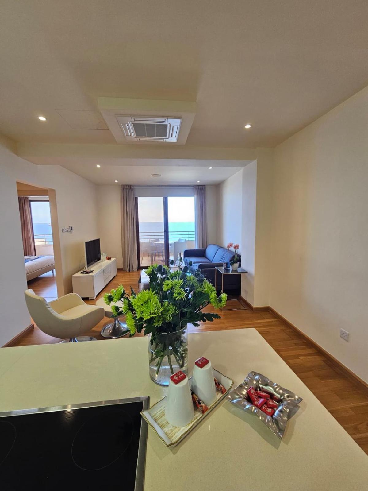 11 Suites - Golden Sunrise Suite Larnaca Chambre photo